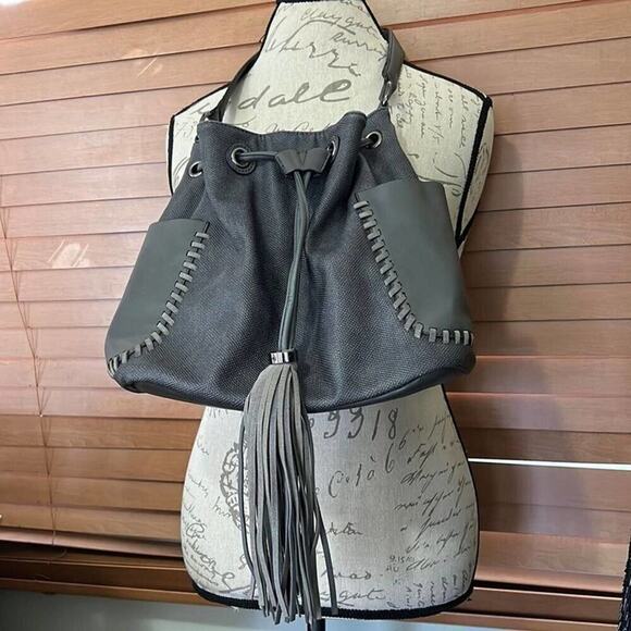 LOOKAT ACCESSORI TASSEL BUCKET SHOULDER BAG‎ - Picture 1 of 9